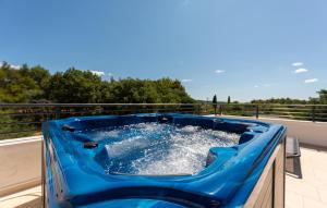 Πισίνα στο ή κοντά στο 4 Bedroom Gorgeous Apartment In Korlat