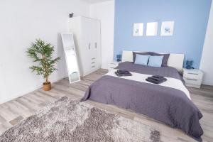 a bedroom with a large bed and a rug at Quinta Sao Roque in São Roque