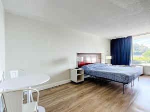 Stayable Lakeland客房内的一张或多张床位