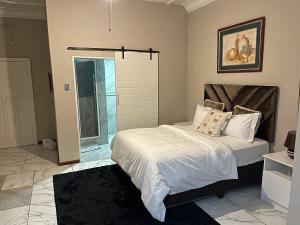 Ένα ή περισσότερα κρεβάτια σε δωμάτιο στο Platinum Oasis Retreat