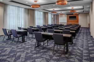 利丁怀奥米辛万怡酒店商务区和/或会议室