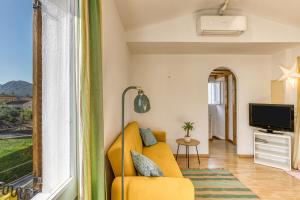Televisyen dan/atau pusat hiburan di Apartamento en Bellcaire