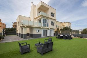 Το κτήριο όπου στεγάζεται  η βίλα