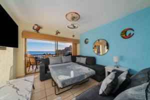 Χώρος καθιστικού στο Princesa 3BR 2BA OV Penthouse- 502D