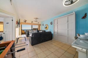 Η κουζίνα ή μικρή κουζίνα στο Princesa 3BR 2BA OV Penthouse- 502D