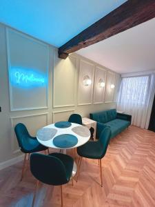 Posezení v ubytování Lemon Suites Santander