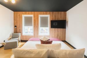 Μια τηλεόραση ή/και κέντρο ψυχαγωγίας στο Raven Inn Whitehorse