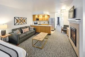 a living room with a couch and a kitchen at Oceanfront Suite - King Bed - Heated Indoor Pool & Hot Tub in Lincoln City