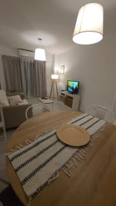 Ένα ή περισσότερα κρεβάτια σε δωμάτιο στο Departamento moderno en Las Lomitas