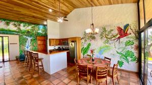 Cucina o angolo cottura di Serenity House Panoramic Views And Swimming Pool,