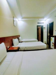 Postel nebo postele na pokoji v ubytování فندق روضة الششة قريب من محطة حافلات مجانية