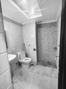 Koupelna v ubytování فندق روضة الششة قريب من محطة حافلات مجانية