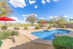 Bazén v ubytování Ahwatukee Mountain Luxury nebo v jeho okolí