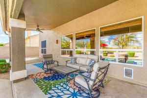 Posezení v ubytování Ahwatukee Mountain Luxury