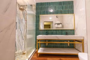 A bathroom at Travellers Beach Resort