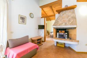 a living room with a couch and a fireplace at Apartments by the sea Igrane, Makarska - 24626 in Podgora