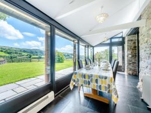 Posezení v ubytování Rhandir Long House