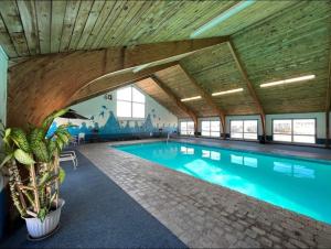 a large indoor swimming pool with a wooden ceiling at Presque Isle Hotel in Presque Isle