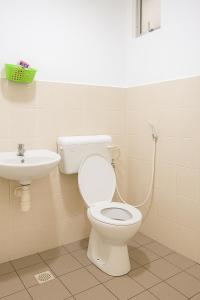 a bathroom with a toilet and a sink at Country heights Homestay in Donggongon +2 photos