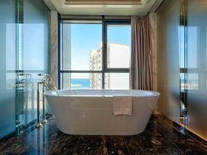 Kúpeľňa v ubytovaní Sofitel Barcelona Skipper