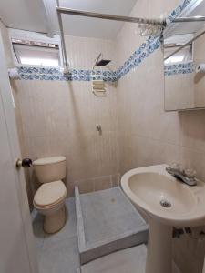 a bathroom with a toilet and a sink at Apartaestudio en el Rodadero junto al mar in Gaira