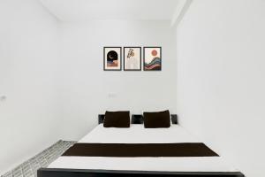 Postel nebo postele na pokoji v ubytování HOTEL O SHYAM