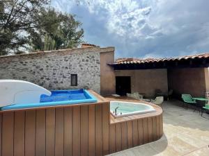 a hot tub on a patio next to a house at Amore en ValQuirico in Santeagueda