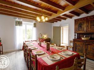 Gambar di galeri bagi Gîte familial 200m² avec 6 chambres, terrasse, jardin, proche ferme, charges incluses, animaux acceptés - FR-1-496-18 di Saint-Didier-sur-Rochefort