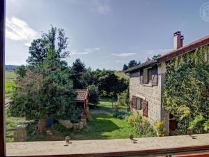 Φωτογραφία από το άλμπουμ του Gîte Feng Shui 2 chambres avec cheminée au cœur de la nature à Marlhes - FR-1-496-57 σε Marlhes +22 φωτογραφίες