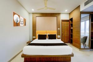 Кровать или кровати в номере Townhouse OAK Hotel Vista Orchid