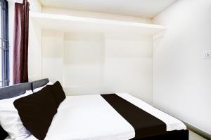 a bedroom with a black and white bed with a window at SPOT ON Nagananda Residency in Bengaluru