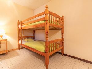 Ένα ή περισσότερα κρεβάτια σε δωμάτιο στο Appartement spacieux, centre village, animaux acceptés - FR-1-840-3