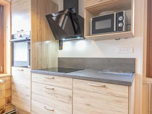 Η κουζίνα ή μικρή κουζίνα στο Appartement spacieux, centre village, animaux acceptés - FR-1-840-3