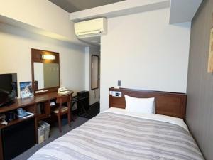 Postel nebo postele na pokoji v ubytování Hotel Route-Inn Utsunomiya Miyukicho -Kokudou4gou-