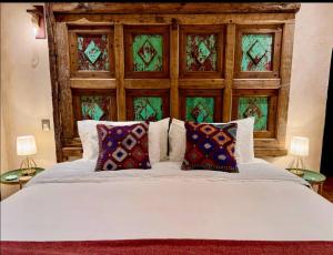 a white bed with two pillows and two lamps at Don Roque en ValQuirico in Santeagueda +22 photos