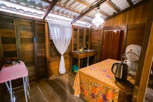 a small room with a table and a sink at KLIA Transit Homestay Tun Fatimah in Banting