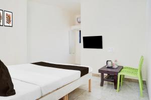 Μια τηλεόραση ή/και κέντρο ψυχαγωγίας στο Hotel O Atithi Executive +41 φωτογραφίες