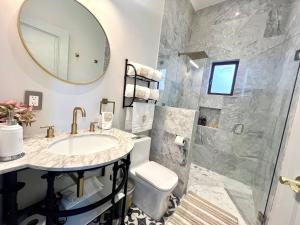 Koupelna v ubytování MarAlexia en ValQuirico