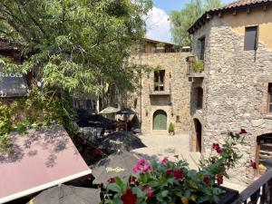 an outside view of a building with flowers and umbrellas at Botticelli 1 en ValQuirico in Santeagueda