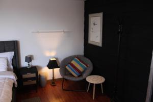 Letto o letti in una camera di mountain cabin with private waterfall and river