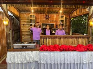 Členové personálu v ubytování Nov Koh Kong Resort + 37 fotografií