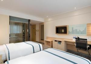 Postel nebo postele na pokoji v ubytování City Comfort Inn Changsha Xiangya Affiliated 2nd Hospital Yuanjialing Metro Station