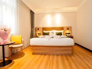 Postel nebo postele na pokoji v ubytování GreenTree Inn Express Bozhou Woyang County Huaizhong Avenue Zhonghai International + 128 fotografií