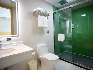 Ένα μπάνιο στο GreenTree Inn Linhai Jiangnan Avenue Express +99 φωτογραφίες
