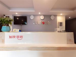 TV a/nebo společenská místnost v ubytování Jun Hotel Sichuan Chengdu South High-Tech Zone Yongfeng Road