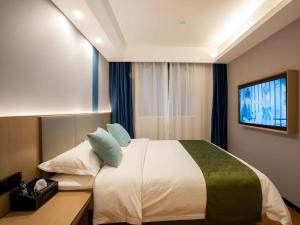 Ένα ή περισσότερα κρεβάτια σε δωμάτιο στο GreenTree Inn Express Jiangsu Suqian School Yingmadi Road
