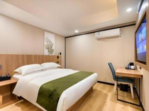 TV a/nebo společenská místnost v ubytování GreenTree Inn Express Fujian Ningde Ningchuan Road Qinghua Building