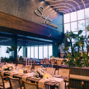 a dining room with tables and chairs in a restaurant at Viettrekking Sapa in Lo Sui Tong