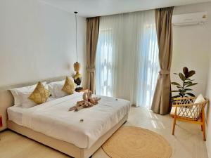 Ένα ή περισσότερα κρεβάτια σε δωμάτιο στο Sunset 3 Bedroom Sea View Villa with Infinity Pool in Chalok Ban Kao +31 φωτογραφίες