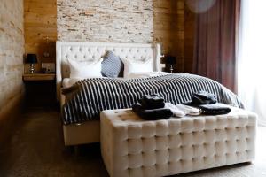Postel nebo postele na pokoji v ubytování Wolfstein - Le Boutique Hotel